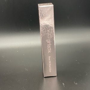 GIRLACTIK
Rose Oil Petal Gloss